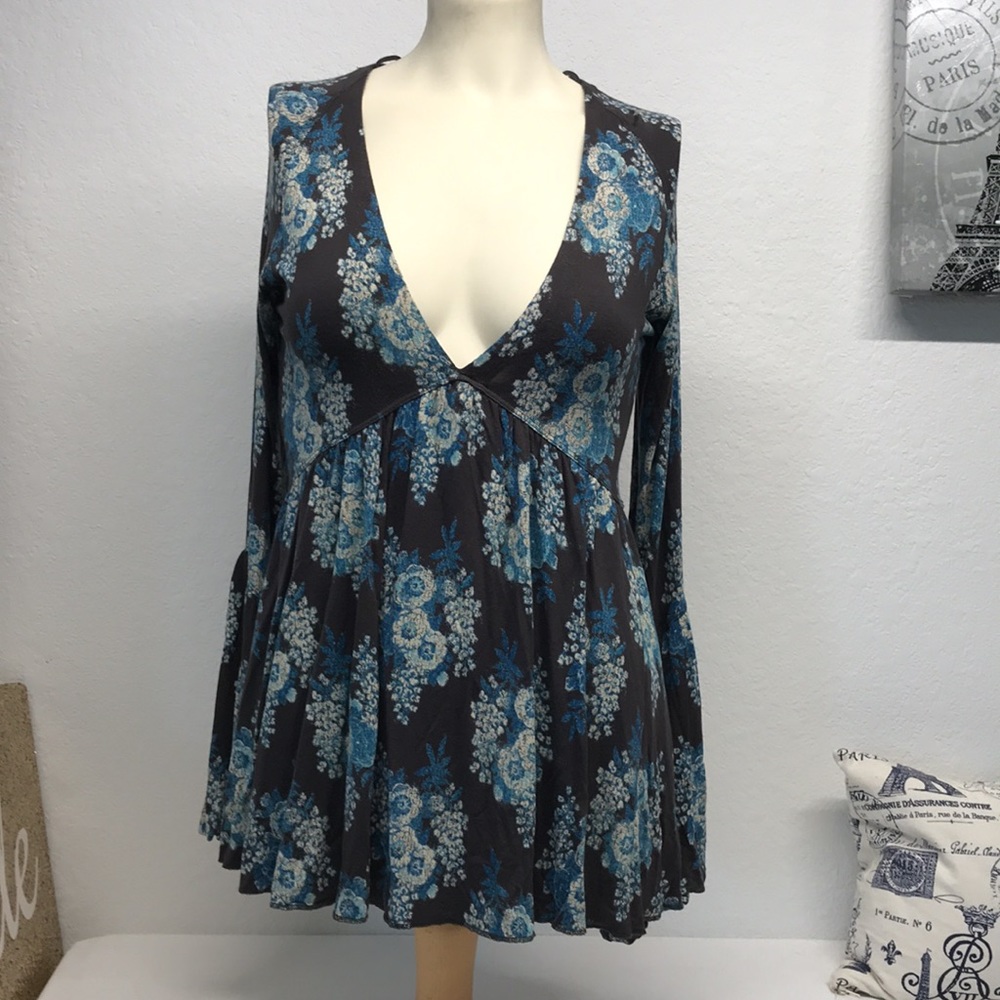Free People | Deep V-neck, Speak Easy Floral Bell Sleeve Boho Blouse - Small - Picture 7 of 9